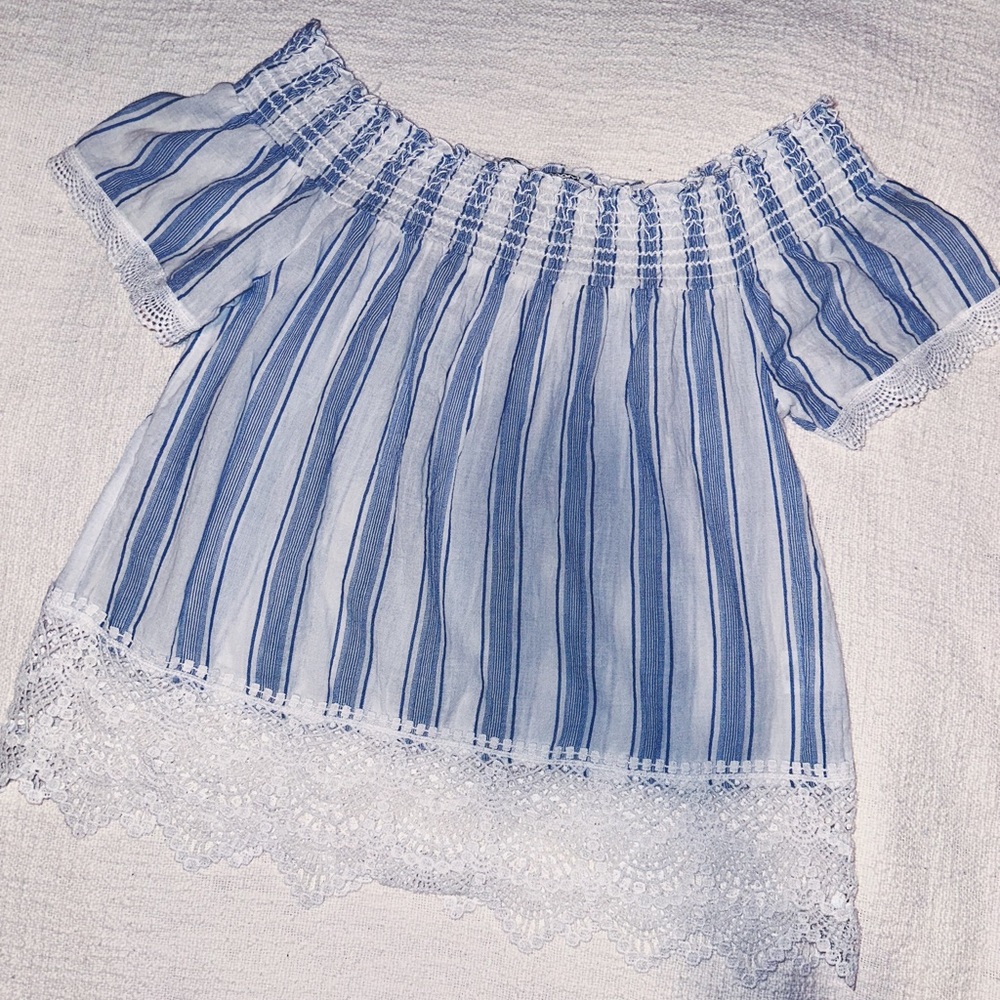 Small Off-shoulder striped top